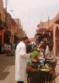 Marrakesh - Groenten kopen op straat