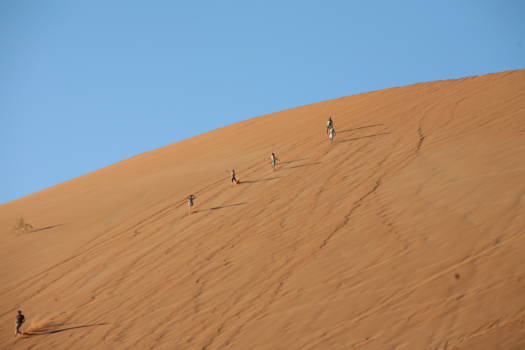 Sossusvlei - En downhill we go!!