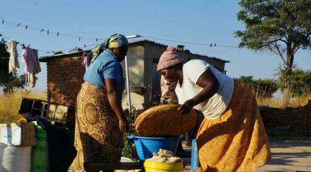 Harare - Bezoek aan Norton Village