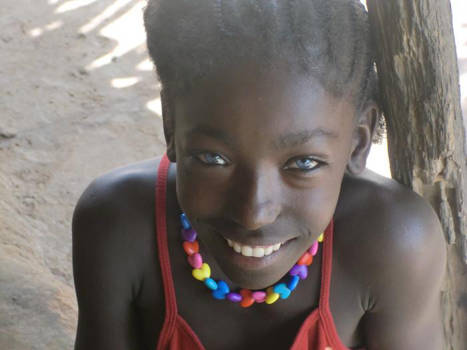 Kololi - doof meisje met bijzondere blauwe ogen.