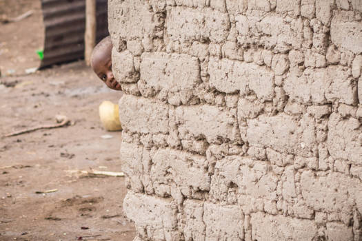 Kilimanjaro - Bang jongetje. ( had nog nooit een blank persoon gezien )