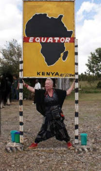 Tanzania - Daar sta je dan op de evenaar. Wat voelde ik me rijk op dat moment.