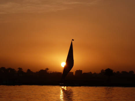 Nijl en Nassermeer - Zonsondergang op de Nijl bij Luxor....zó romantisch!