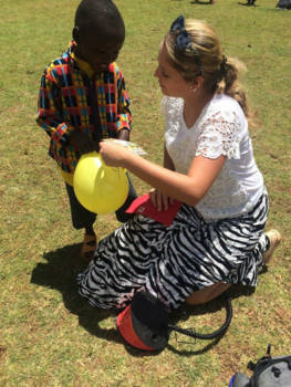 Kenia - Een simpele balon en sticker maakte onze dag!