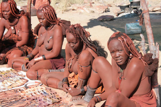 Namibië - Prachtige, trotse vrouwen, zomaar langs de kant van de weg