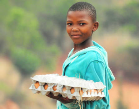 eSwatini (voorheen Swaziland) - Terwijl ik ´t landschap aan ´t fotograferen was, stond dit jongetje ineens te poseren
