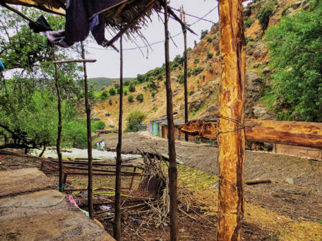 Marokko - Uitzicht vanuit een huiskamer in een klein bergdorpje in Marokko