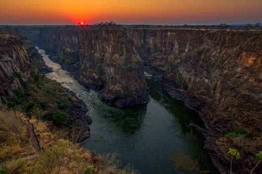Victoria Falls (Zimbabwe) - Zonsopkomst boven de Zambezi Rivier