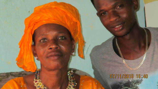 Gambia - Beauty's, moeder en zoon