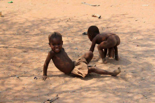 Namibië - Spelende Himba-kinderen