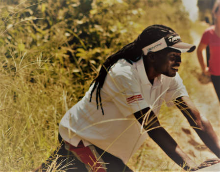 Botswana - Redder in nood ! Mijn Valentijn. Zat vast in de modder met de auto.