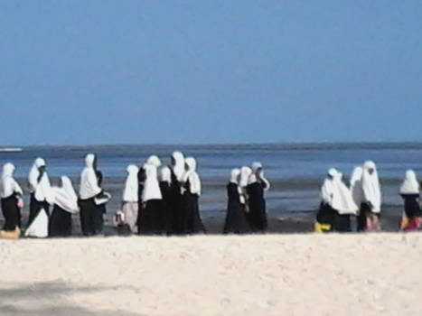 Stranden van Zanzibar - uitstap van schoolkinderen