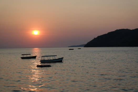 Malawimeer - Prachtige zonsondergang bij Lake Malawi!