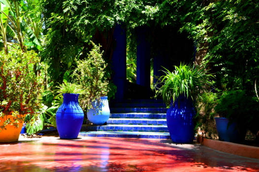 Marrakesh - Doorgang bij de tuinen van Majorelle.