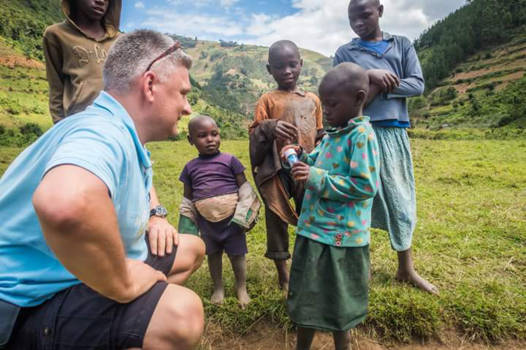 Oeganda - Bellenbaas om het ijs te breken