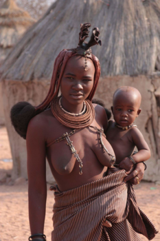 Namibië - Himba-vrouw met kind