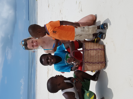 Stranden van Zanzibar - Spelen met de locale kinderen op het strand