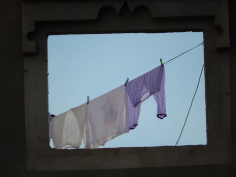 Marokko - Peeking at the neighbors wash