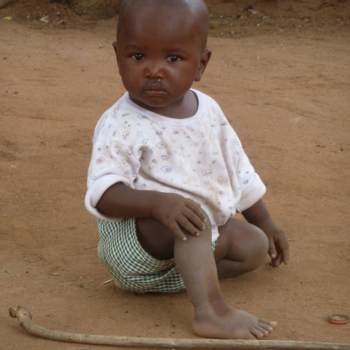 Malindi en Mombasa - Mijn grote zandbak .En m,n speelgoed? Een tak en een dop