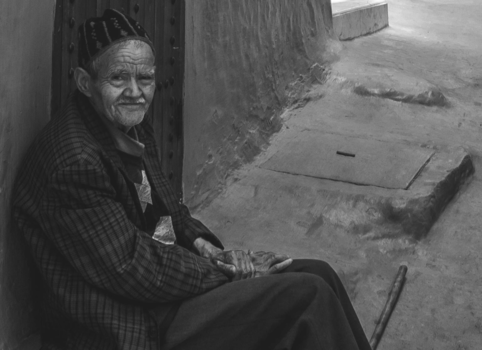 Chefchaouen - Portret van oude man in Marokko