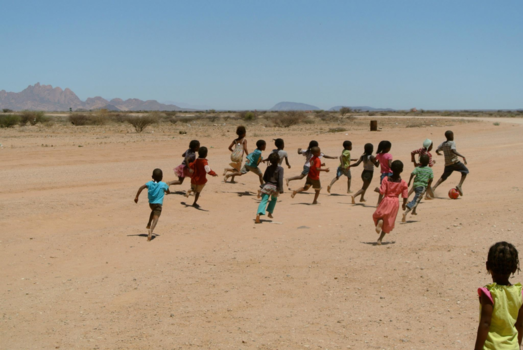 Namibië - Playing soccer with the whole village