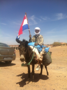 Marrakesh - Rood wit blauw in Hamada de Draa, Marokko
