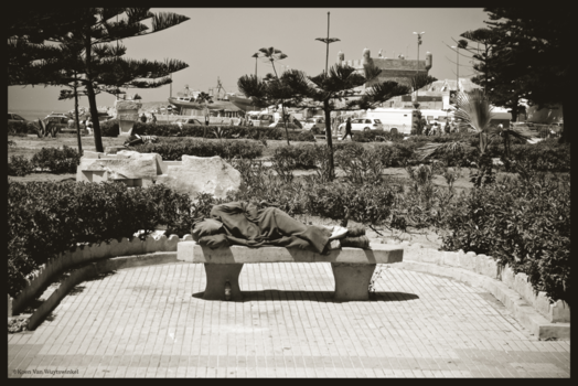 Essaouira - Siësta buiten de muren van de stad.