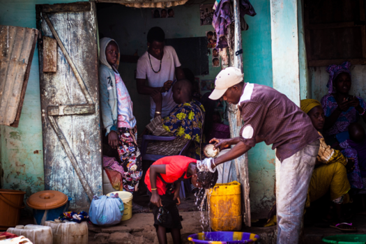 Gambia - Naar de kapper in Gambia