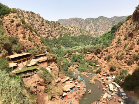 Cascades d'Ouzoud - Waterval achter me maar wat een uitzicht!