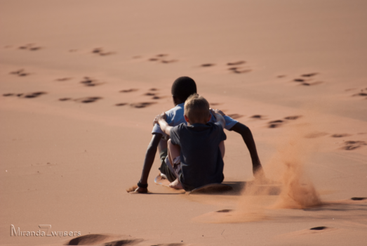 Namibië - Sandboarding met de lokale kinderen