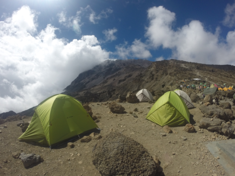 Kilimanjaro - Barafu Camp: 4673 m. hoogte. laatste stop voor Uhuru Peak