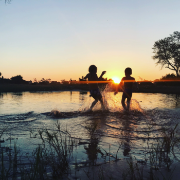 Okavango Delta - Spelende kinderen