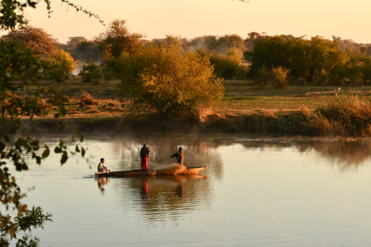 Botswana - S’morgens vroeg  visser die de netten ophaald