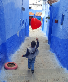 Marokko - Spelend met zijn ballon