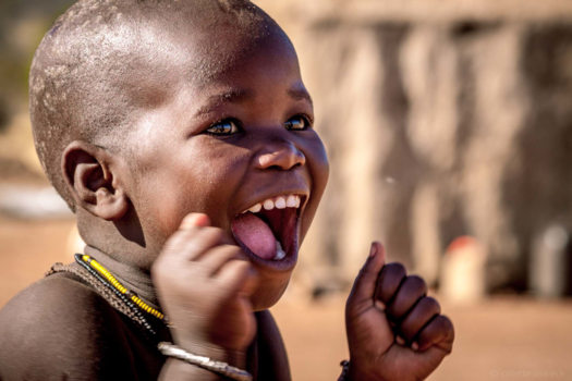 Namibië - Happy Himba child