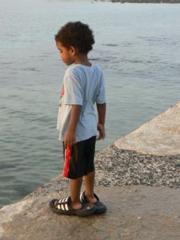 Mindelo op São Vicente - als je eigen slippers te klein zijn geworden...