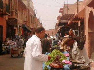 Marrakesh - Groenten kopen op straat