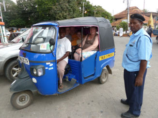 Kenia - Excursie met tuktuk; je ziet veel meer doordat je in contact komt met de locale bevolking