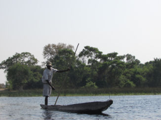 Botswana - Mokoro met  "Poler" in de Okavango Delta, okt. 2016