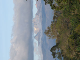 Kenia - mt kenya nog deels in de wolken