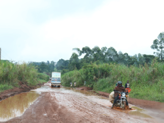 Oeganda - Sometimes a challanging road, especially when it rains