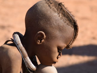 Namib-woestijn - Himba jongetje in Namibië