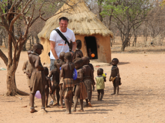 Namibië - Enthousiaste Himba kinderen