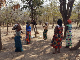 Malawi - Dansende en biddende locale. Lilongwe