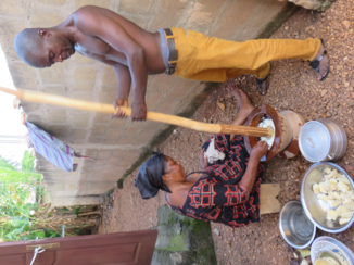 Ghana - Het bereiden van Fufu....lekker!