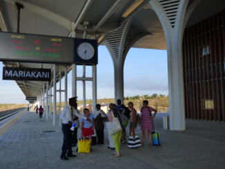 Kenia - netjes in de rij wachten opd e SGR