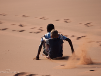 Namibië - Sandboarding met de lokale kinderen