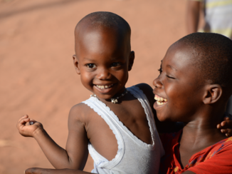 Gambia - Straatarm maar heel blij.